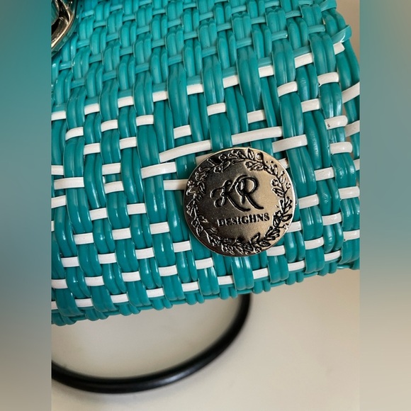 Elegant Teal and White Crossbody Bag - Picture 3 of 9